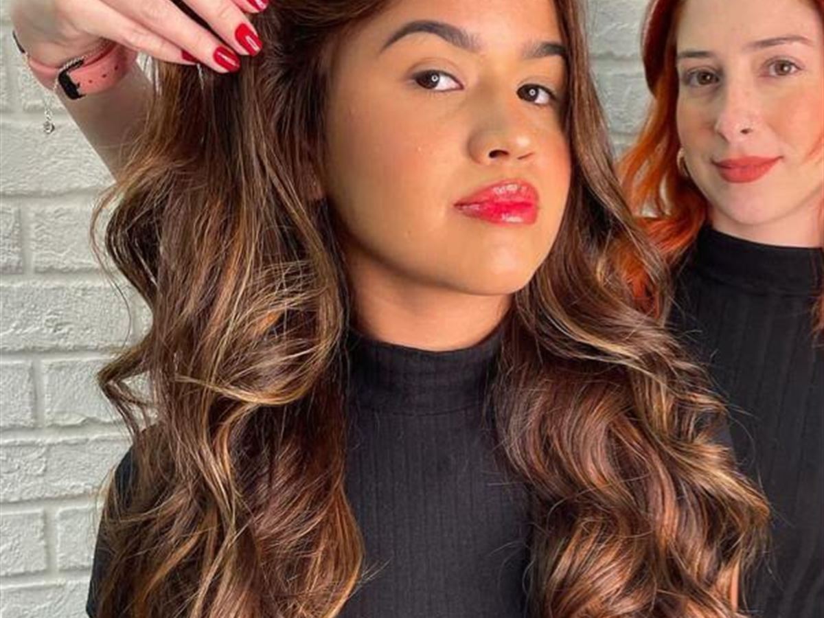 Cliente em atendimento no salão Hairton Bruno Conceito em Fortaleza