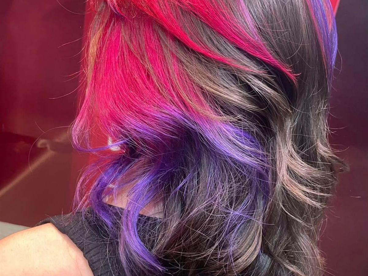 Atendimento de cabelo feminino no salão Hairton Bruno Conceito